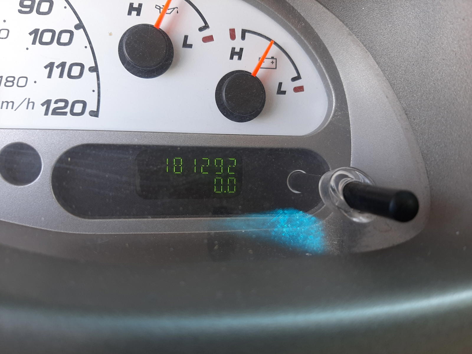 Photo 12 from auction – 2005 FORD EXPLORER S with VIN 1FMDU67K55UA48461