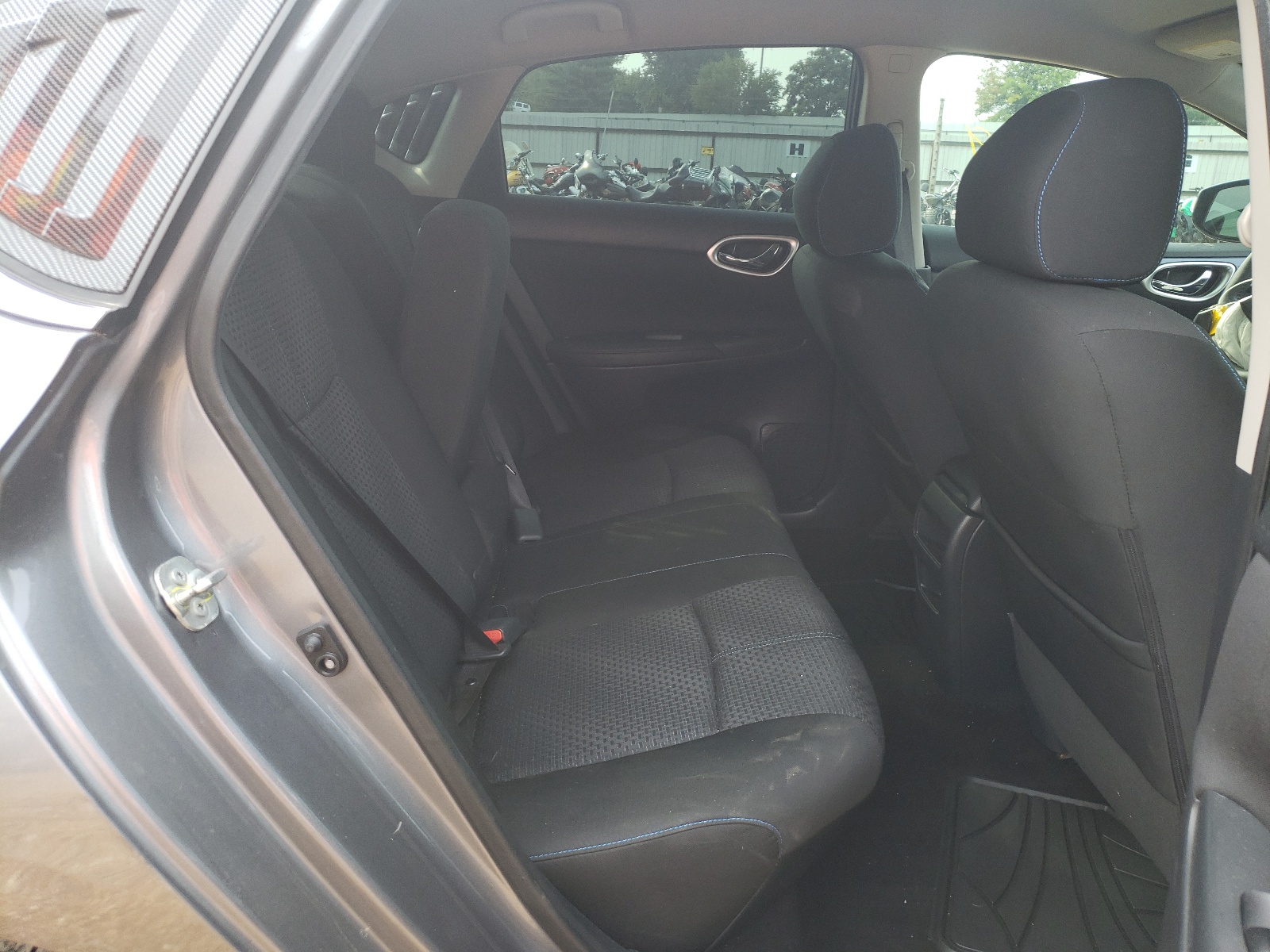 Photo 6 from auction – 2017 NISSAN SENTRA S with VIN 3N1AB7AP2HY335350