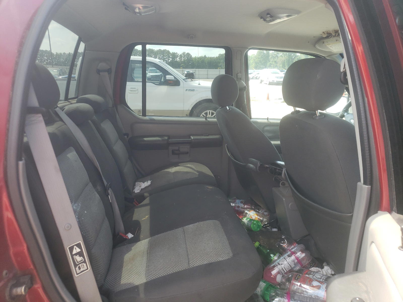 Photo 6 from auction – 2003 FORD EXPLORER S with VIN 1FMZU67E83UA17606