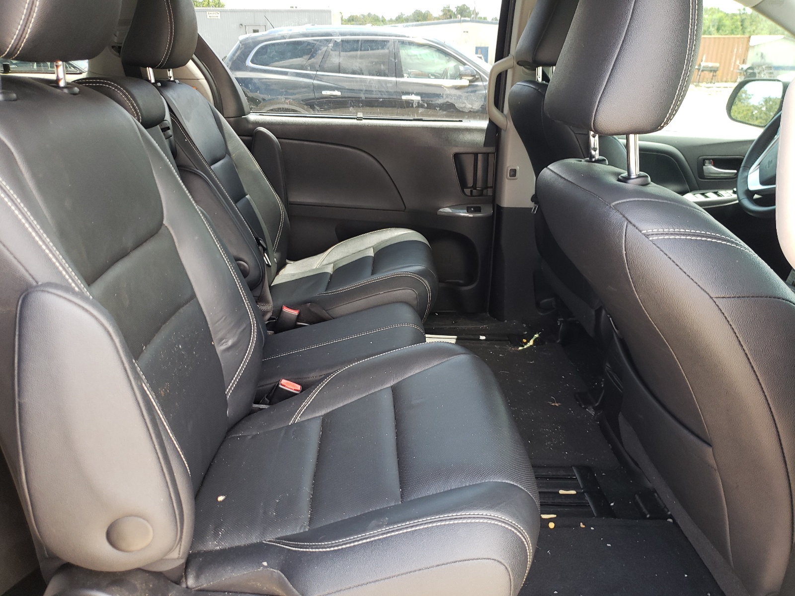 Photo 6 from auction – 2016 TOYOTA SIENNA SE with VIN 5TDXK3DC9GS762541