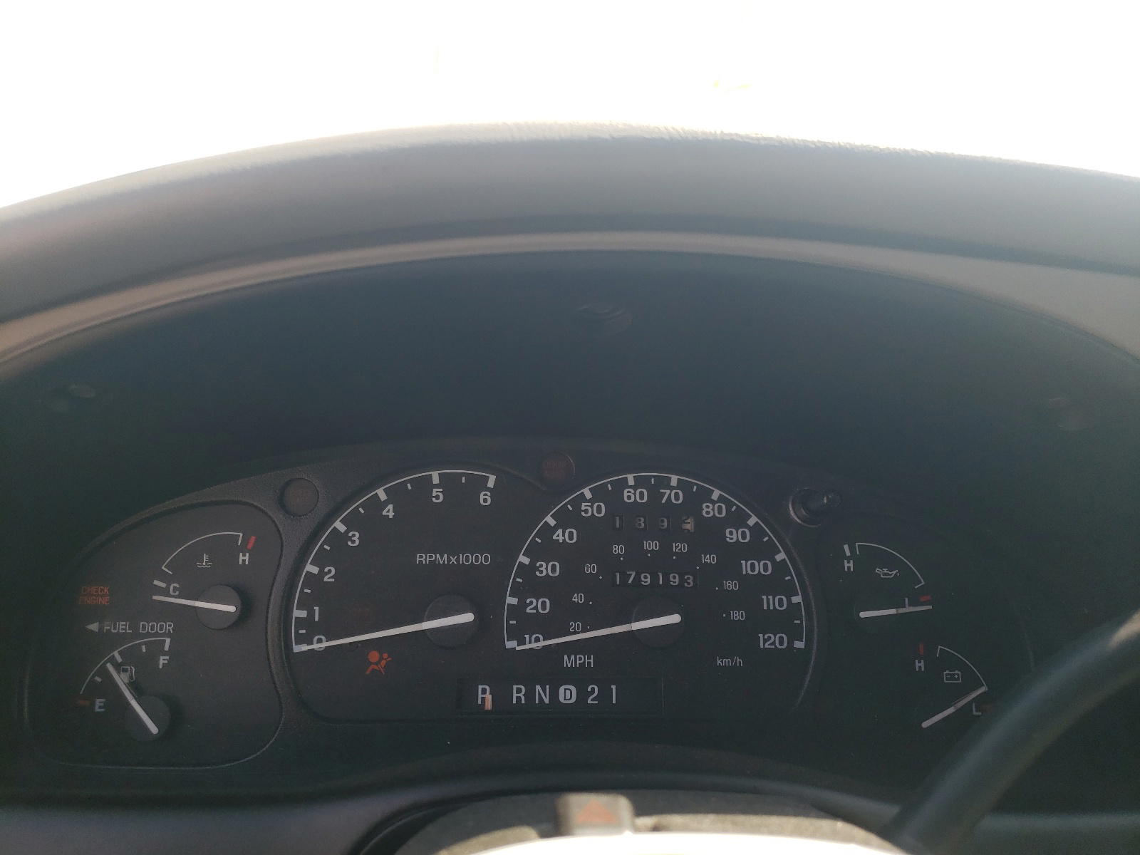 Photo 8 from auction – 2000 FORD EXPLORER S with VIN 1FMYU60X2YUA71031