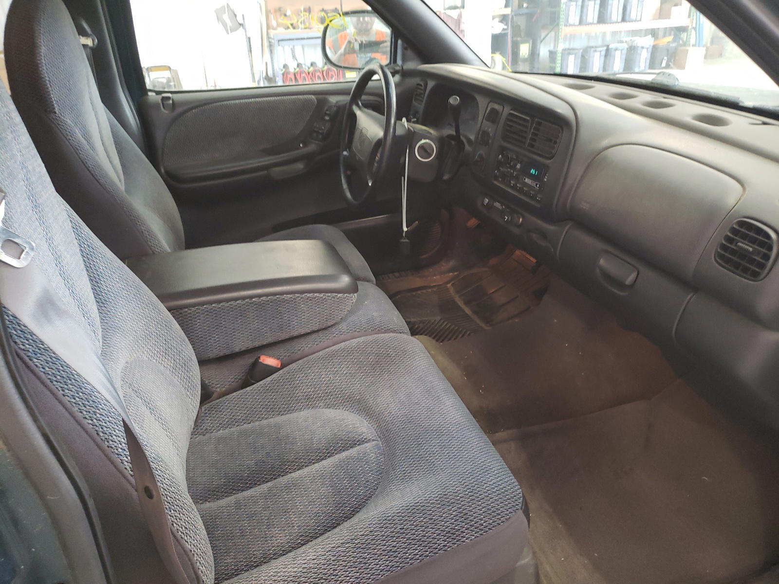 Photo 5 from auction – 1998 DODGE DAKOTA with VIN 1B7GL22X8WS722907