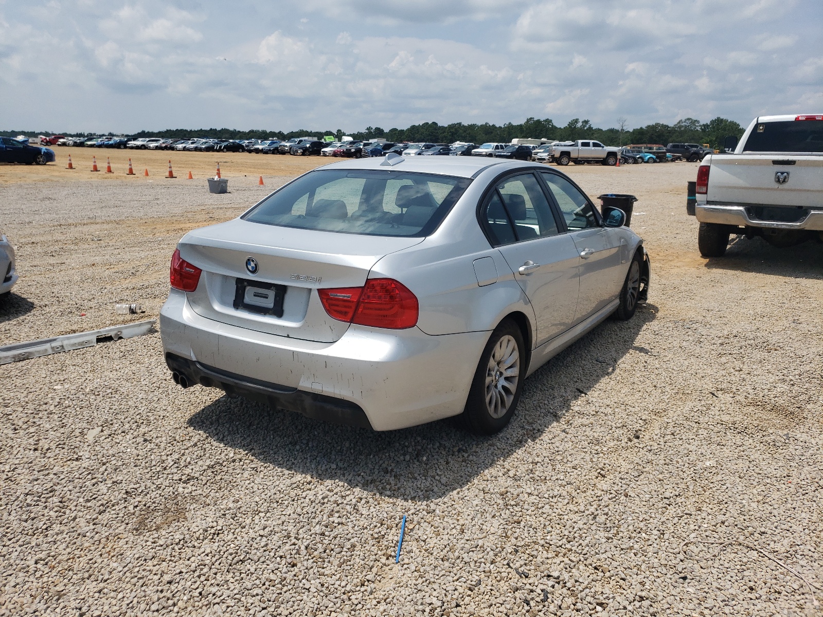 Photo 4 from auction – 2009 BMW 328 I with VIN WBAPH735X9A170748