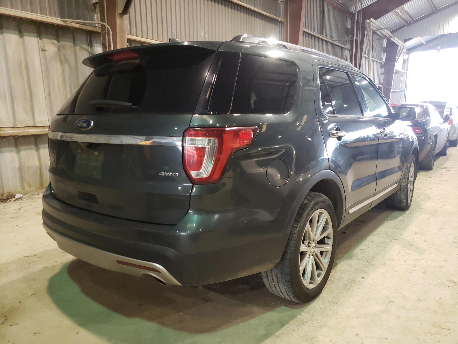 Photo 4 from auction – 2016 FORD EXPLORER L with VIN 1FM5K8F88GGC23637