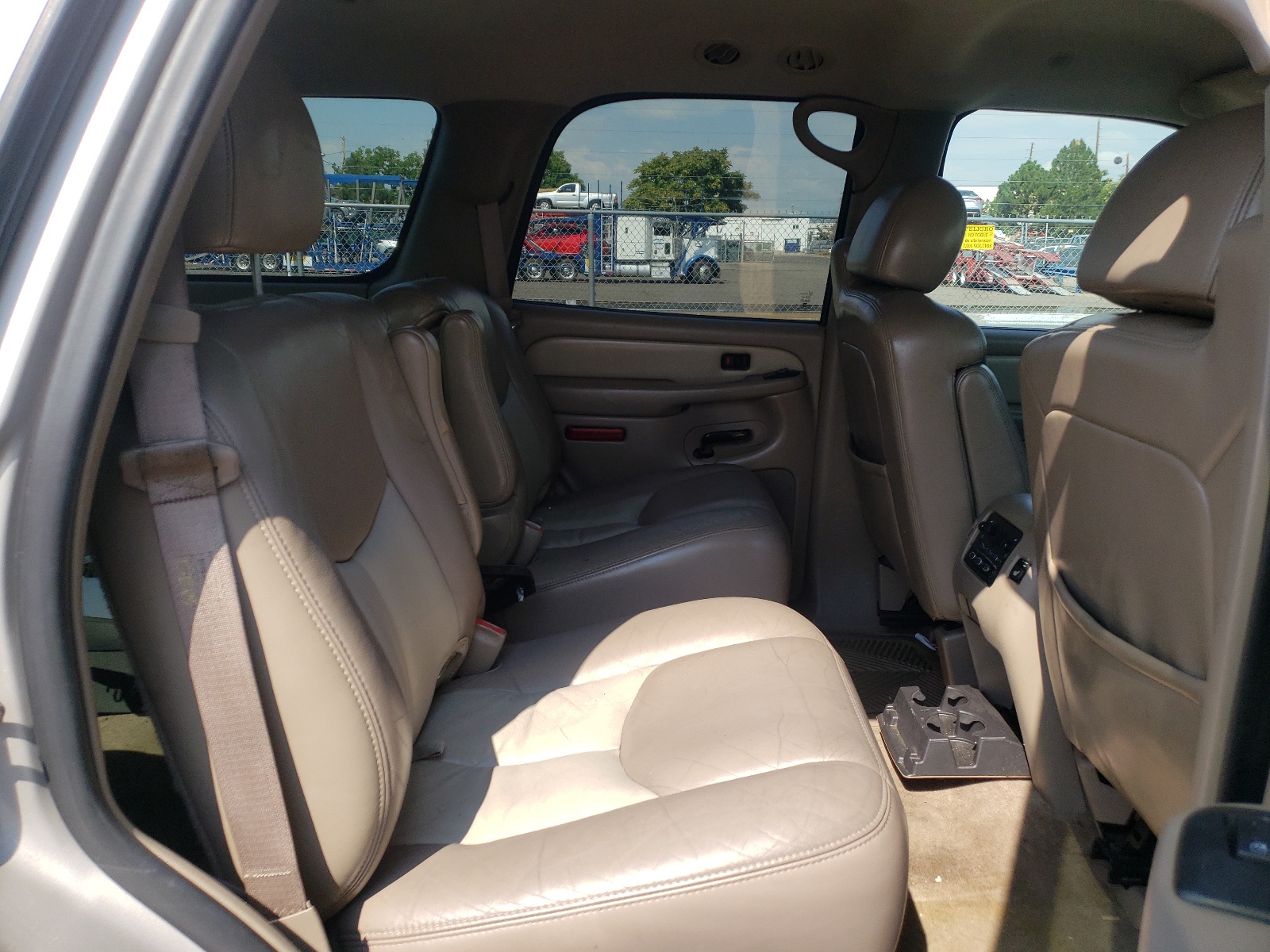 Photo 6 from auction – 2004 GMC YUKON DENA with VIN 1GKEK63U34J254145