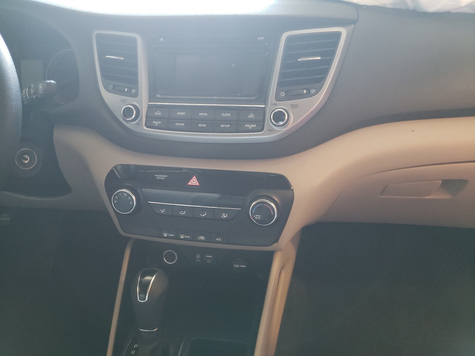 Photo 9 from auction – 2017 HYUNDAI TUCSON LIM with VIN KM8J3CA44HU278690