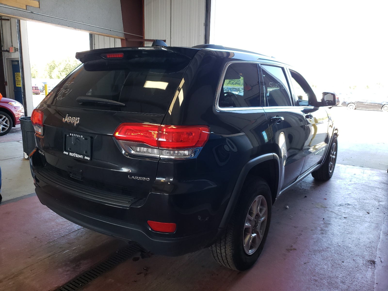 Photo 4 from auction – 2015 JEEP GRAND CHER with VIN 1C4RJFAG1FC115653
