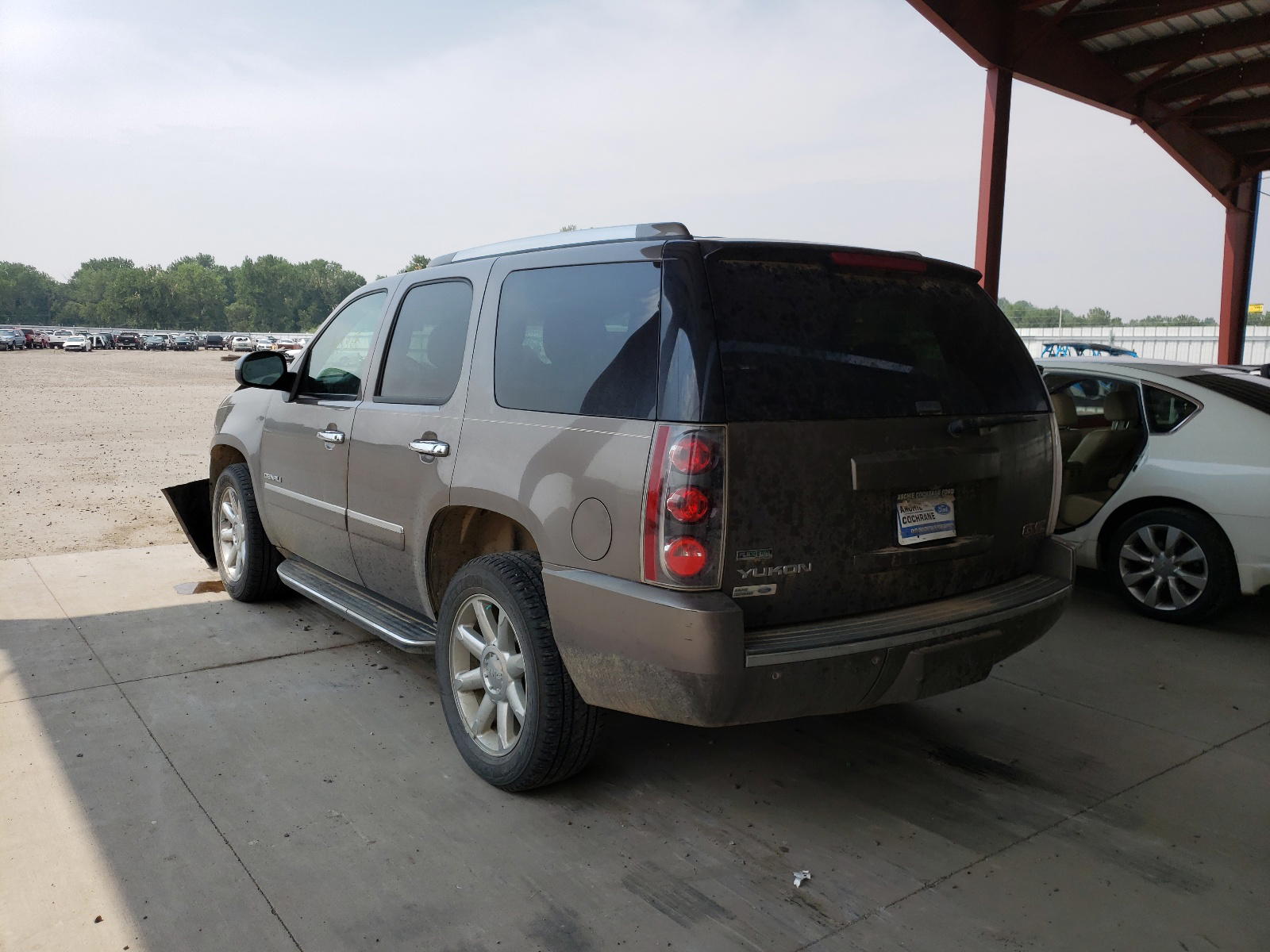 Photo 3 from auction – 2011 GMC YUKON DENA with VIN 1GKS2EEF0BR141473