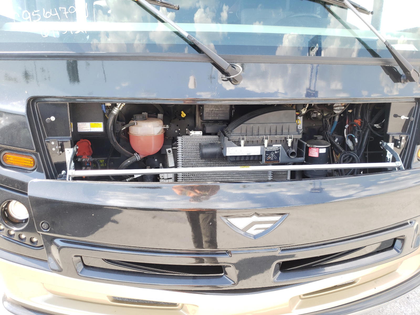 Photo 2 from auction – 2018 FLEETWOOD BOUNDER with VIN 1F66F5DY6H0A15042