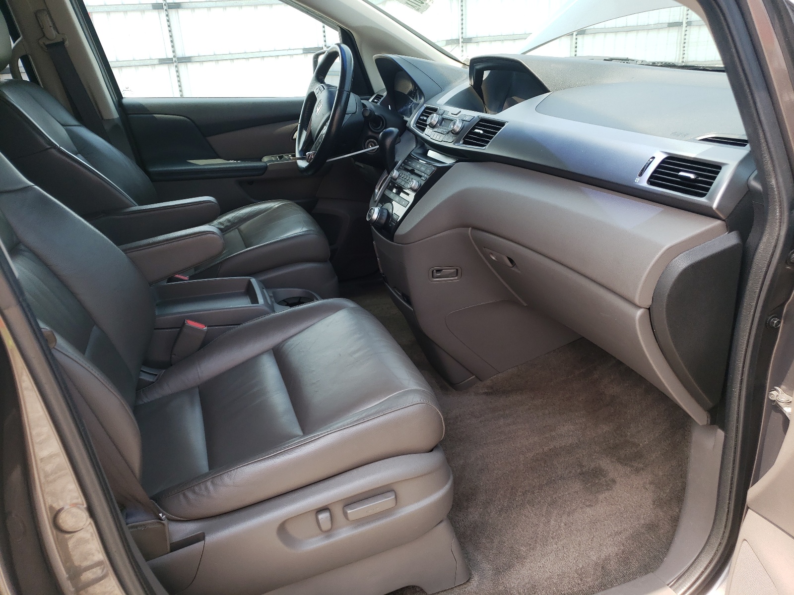 Photo 5 from auction – 2012 HONDA ODYSSEY TO with VIN 5FNRL5H92CB042402
