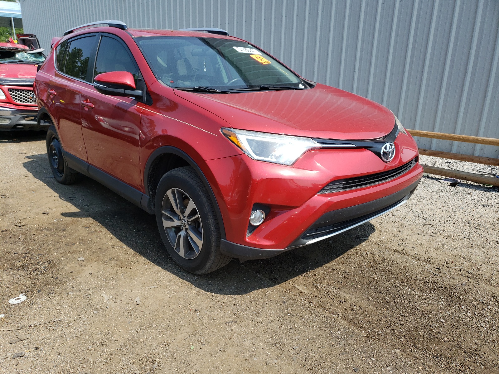 Photo 1 from auction – 2016 TOYOTA RAV4 XLE with VIN JTMWFREV4GJ075838