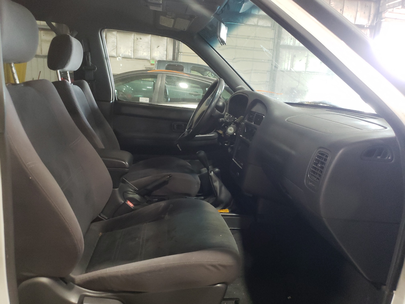 Photo 5 from auction – 2000 NISSAN PATHFINDER with VIN JN8AR07Y8YW423797