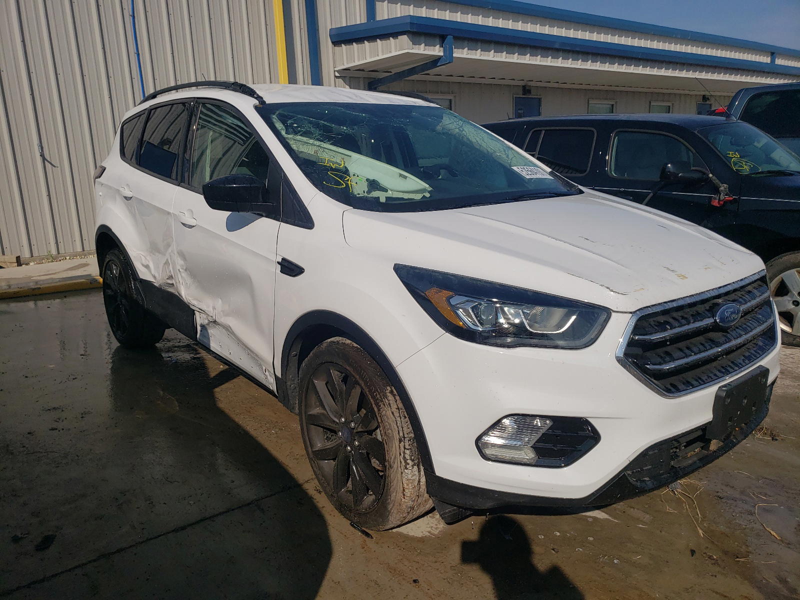FORD ESCAPE SE 2017 with VIN 1FMCU0GD2HUC23912 - Photo from auction