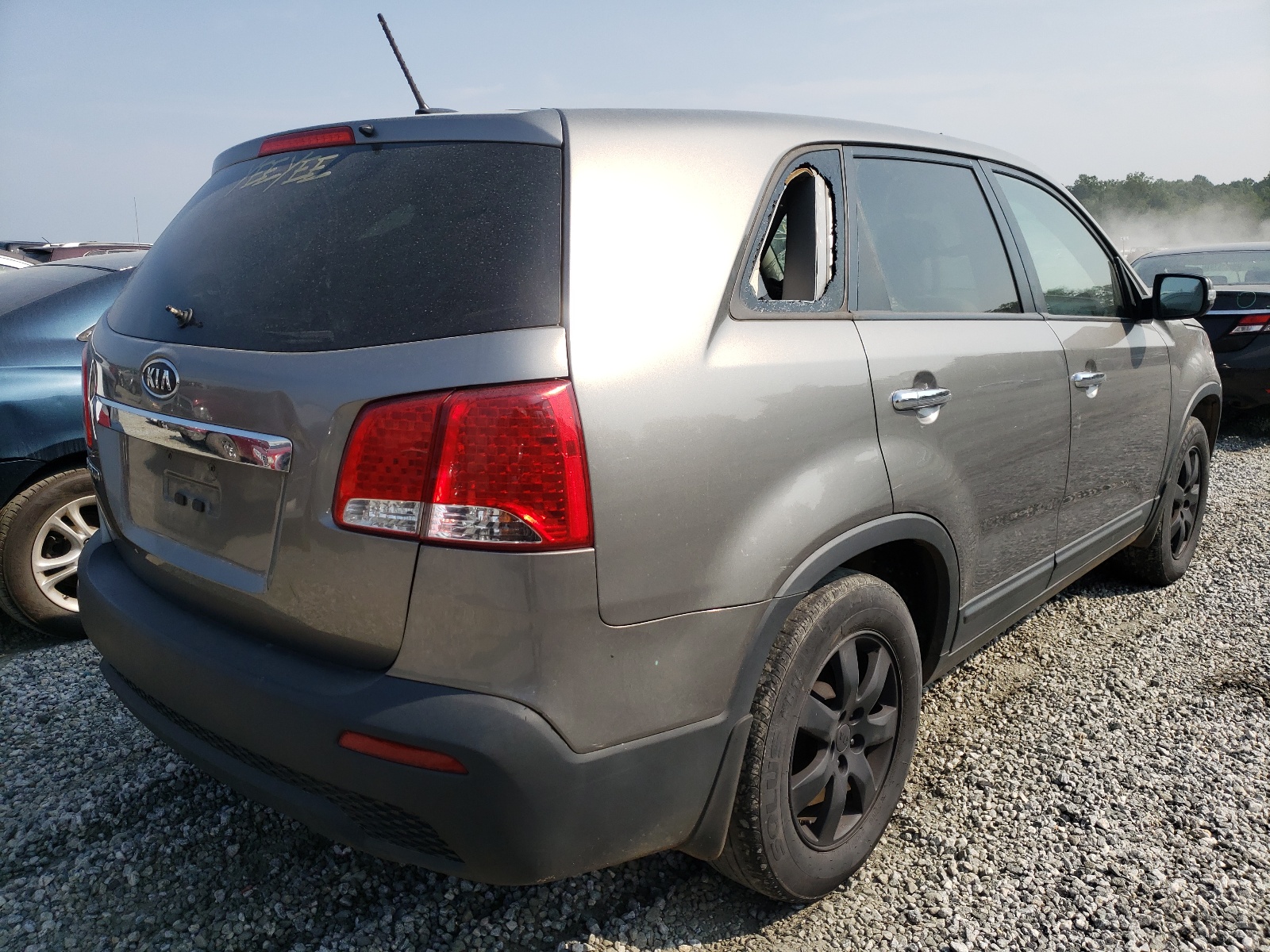 Photo 4 from auction – 2013 KIA SORENTO LX with VIN 5XYKT3A11DG334272