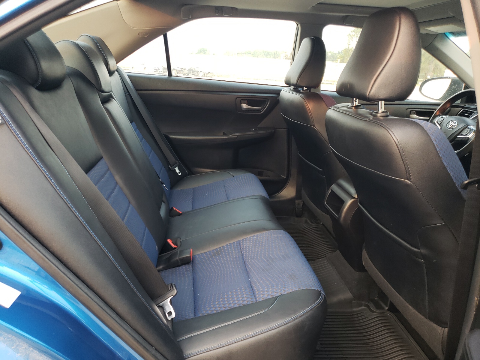 Photo 6 from auction – 2016 TOYOTA CAMRY SE with VIN 4T1BF1FK0GU560976