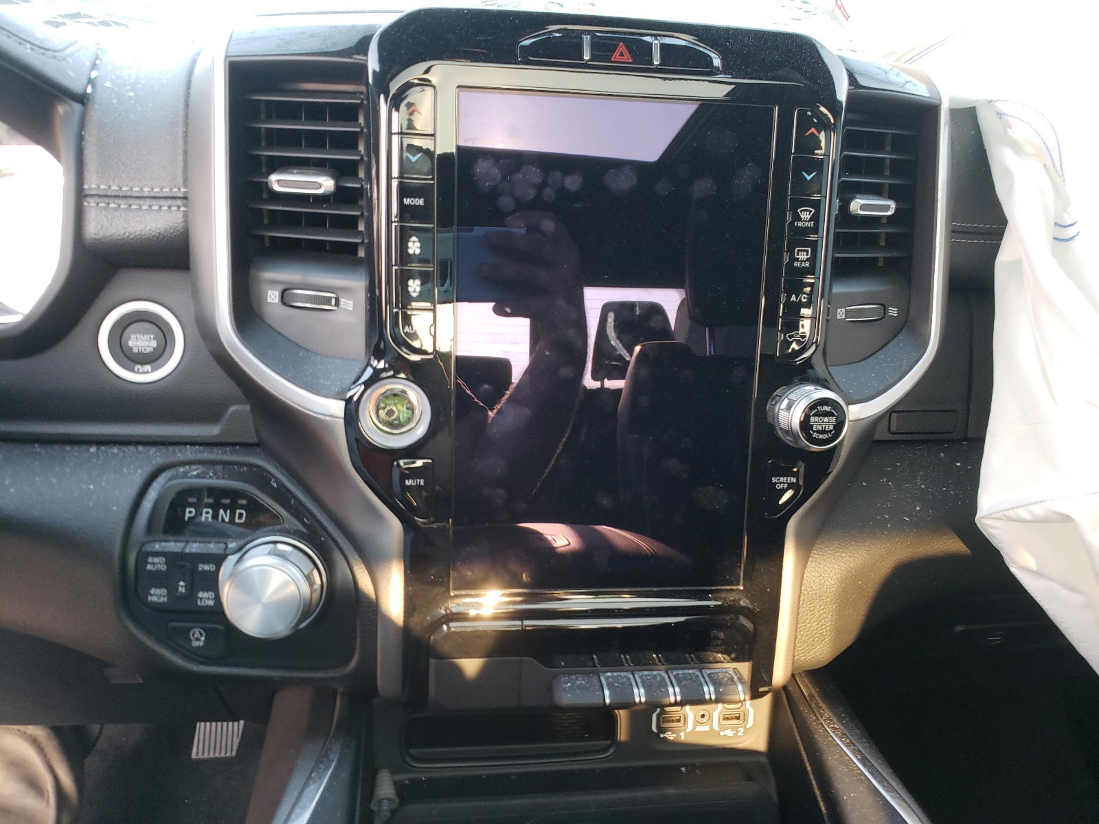 Photo 9 from auction – 2020 RAM 1500 LARAM with VIN 1C6SRFJT4LN308409