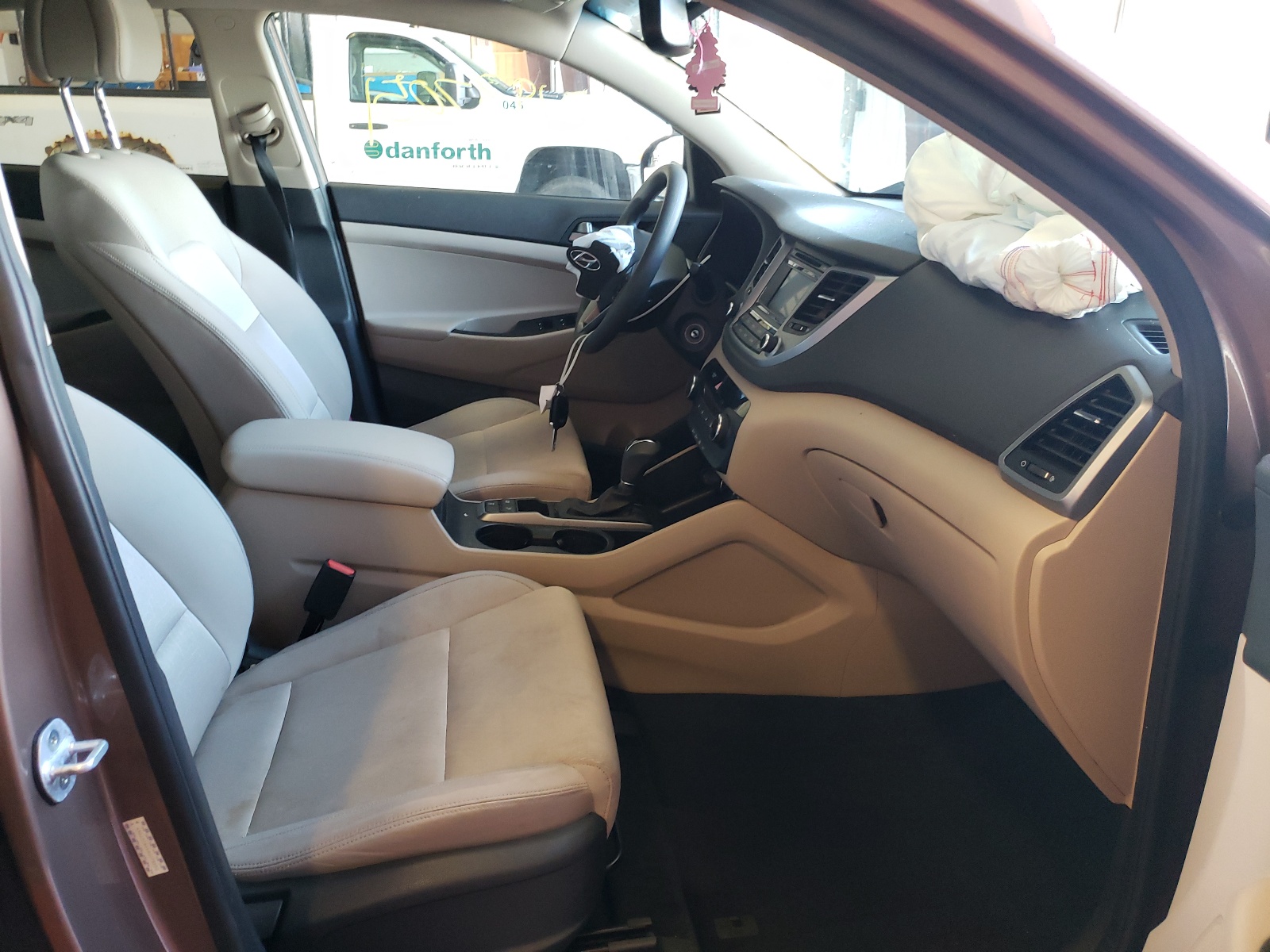 Photo 5 from auction – 2017 HYUNDAI TUCSON LIM with VIN KM8J3CA44HU278690