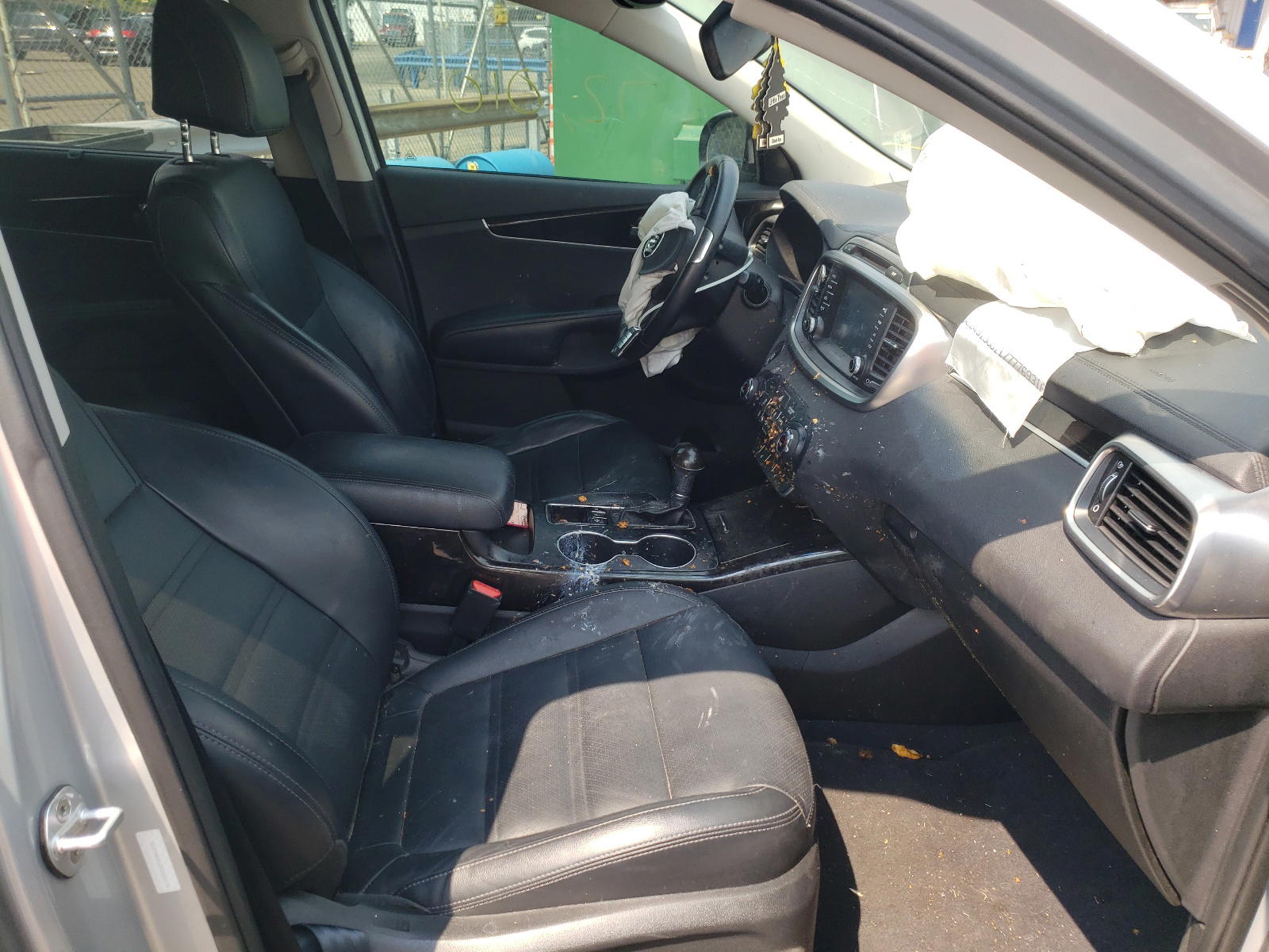 Photo 5 from auction – 2017 KIA SORENTO EX with VIN 5XYPHDA52HG232176