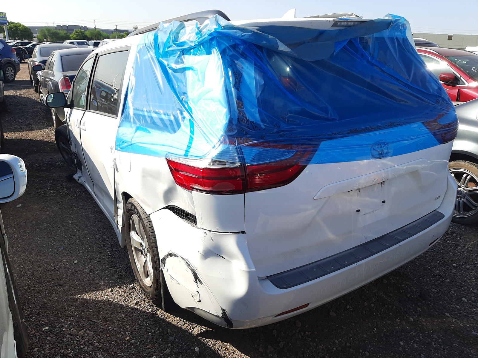 Photo 3 from auction – 2018 TOYOTA SIENNA LE with VIN 5TDKZ3DC9JS964356