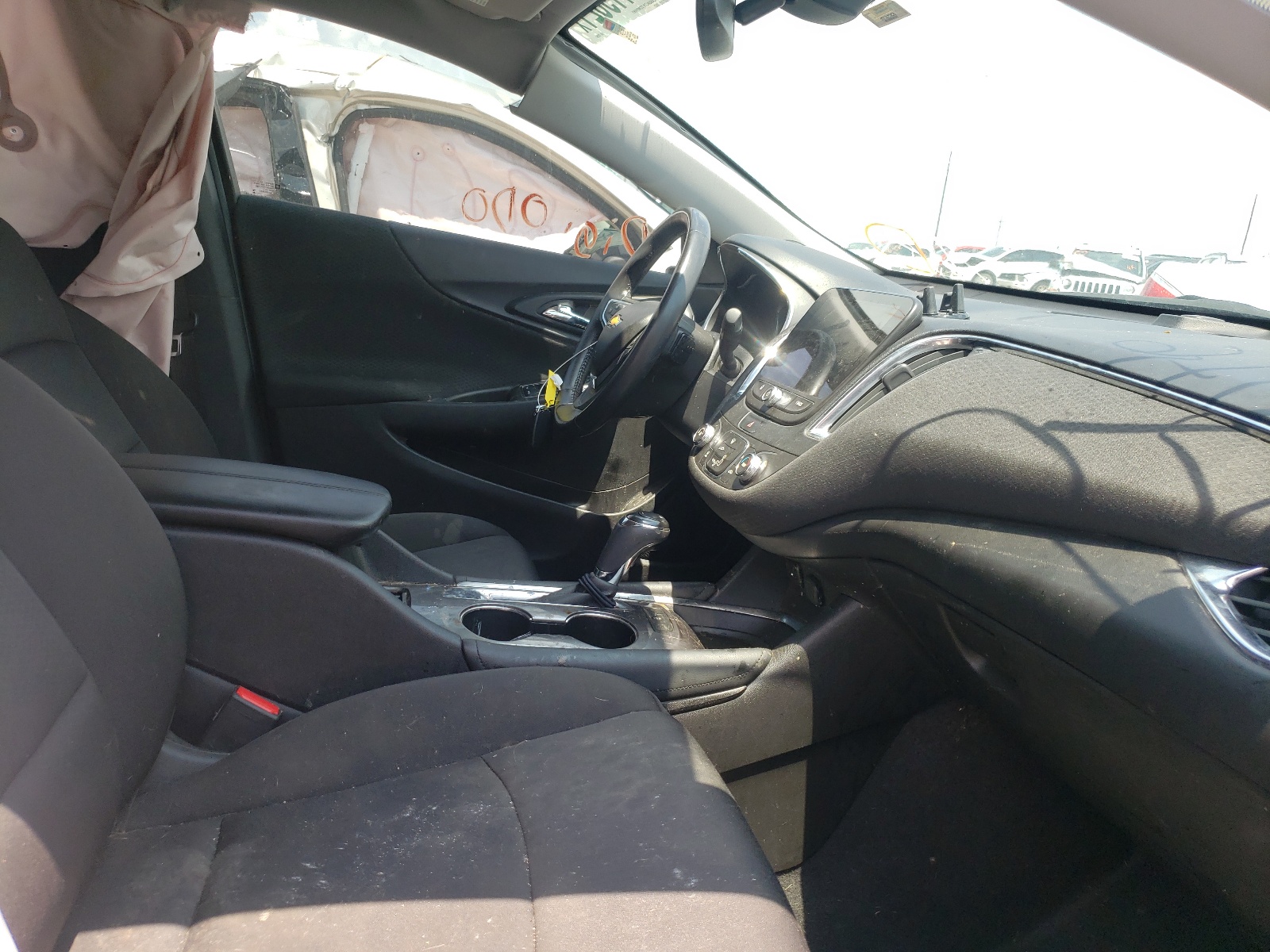 Photo 5 from auction – 2018 CHEVROLET MALIBU LT with VIN 1G1ZD5ST0JF282096