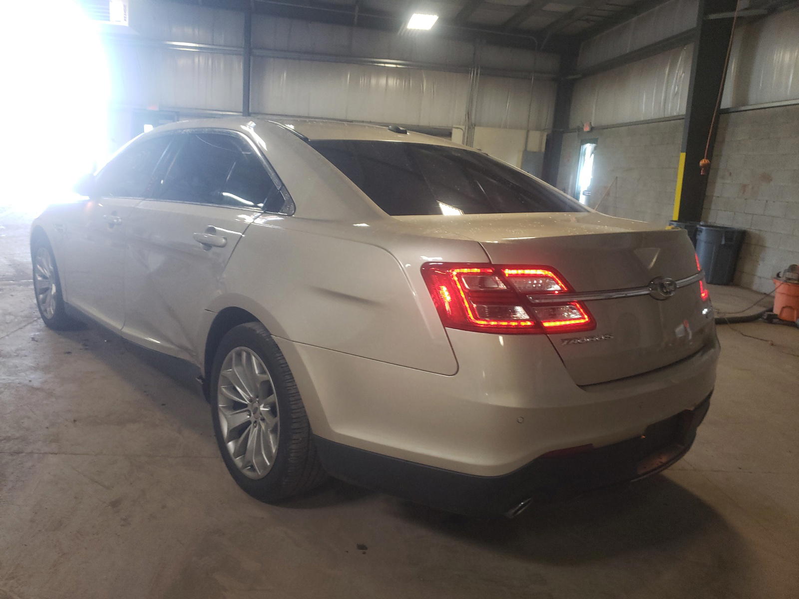 Photo 3 from auction – 2017 FORD TAURUS LIM with VIN 1FAHP2F8XHG104155