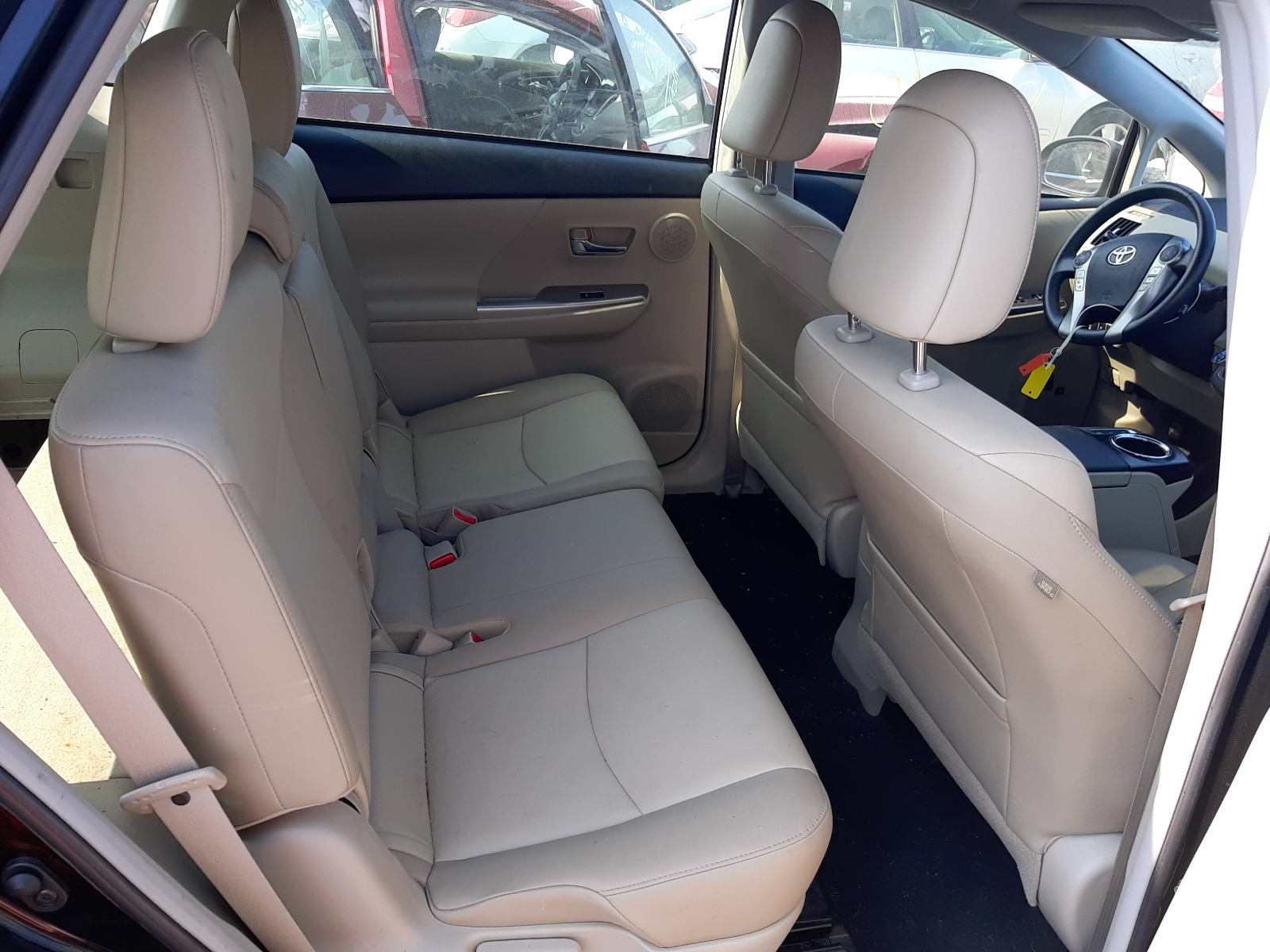 Photo 6 from auction – 2016 TOYOTA PRIUS V with VIN JTDZN3EU4GJ043119