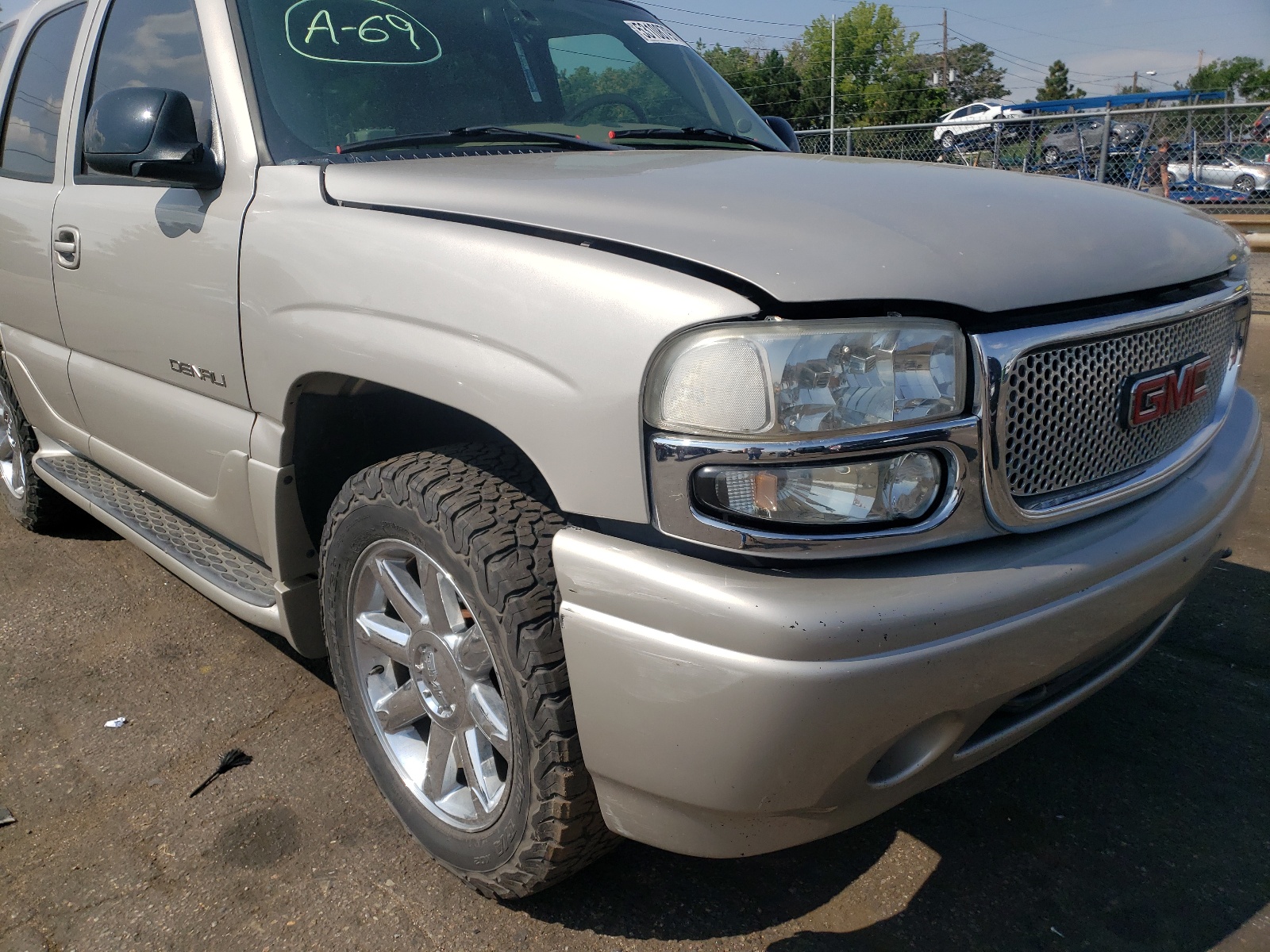 Photo 9 from auction – 2004 GMC YUKON DENA with VIN 1GKEK63U34J254145