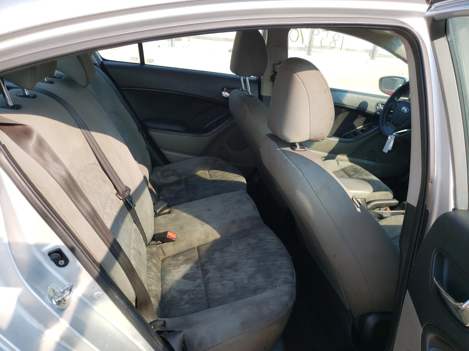 Photo 6 from auction – 2015 KIA FORTE LX with VIN KNAFK4A60F5387690