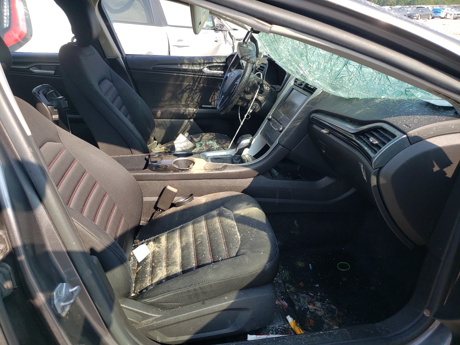 Photo 5 from auction – 2014 FORD FUSION SE with VIN 3FA6P0HD7ER100946