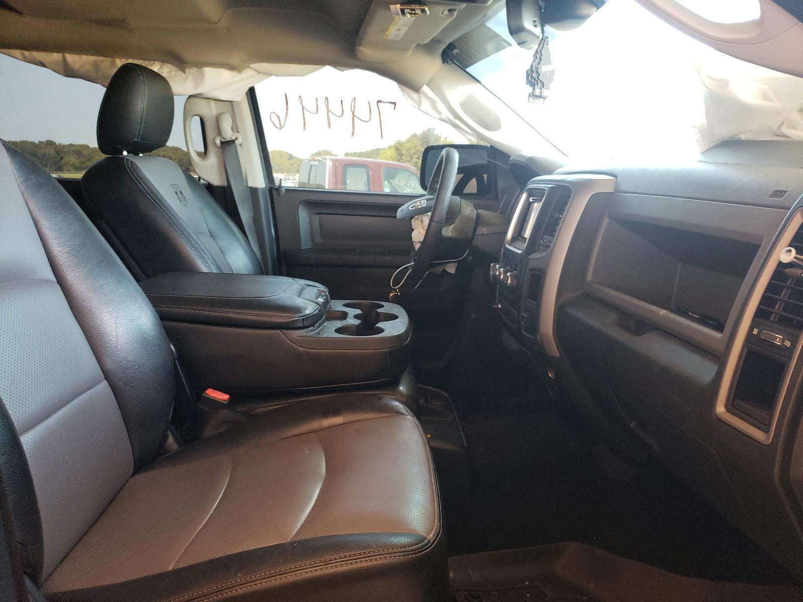 Photo 5 from auction – 2015 RAM 1500 ST with VIN 1C6RR6KT1FS608573