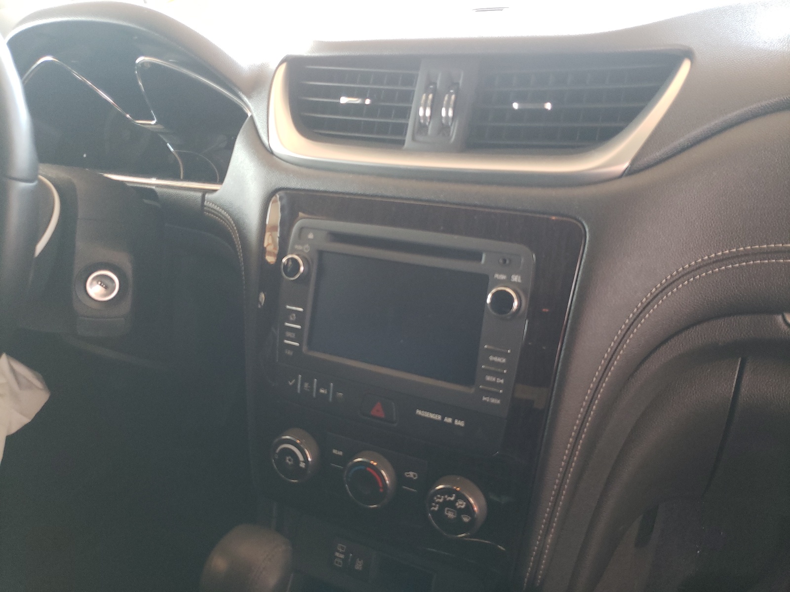 Photo 9 from auction – 2017 CHEVROLET TRAVERSE L with VIN 1GNKRGKD8HJ228817