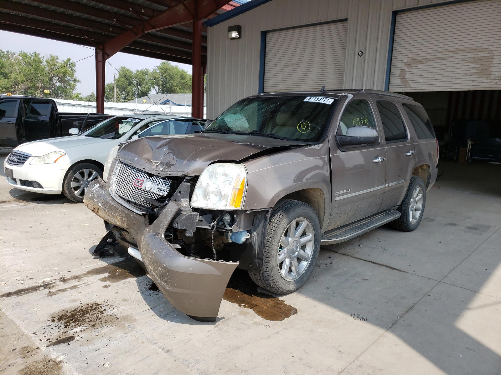 Photo 2 from auction – 2011 GMC YUKON DENA with VIN 1GKS2EEF0BR141473