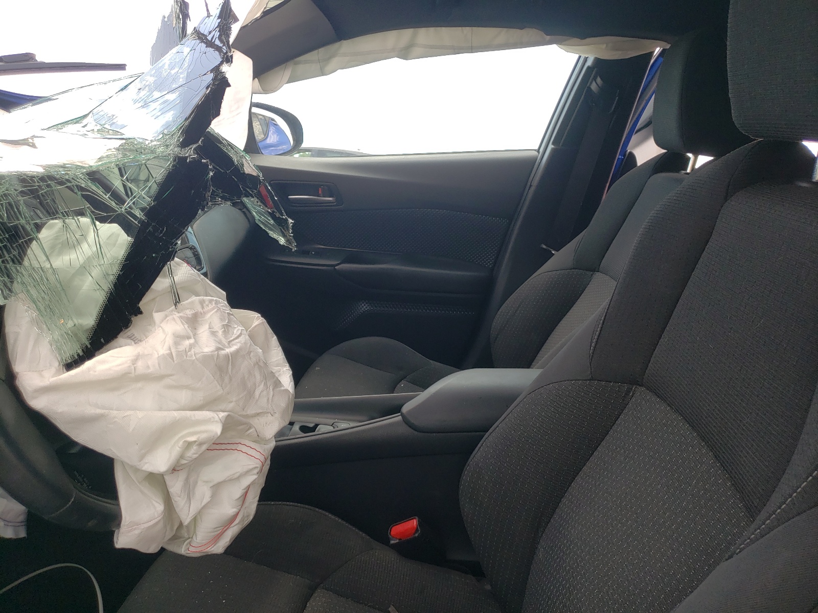 Photo 5 from auction – 2018 TOYOTA C-HR with VIN NMTKHMBX7JR012159