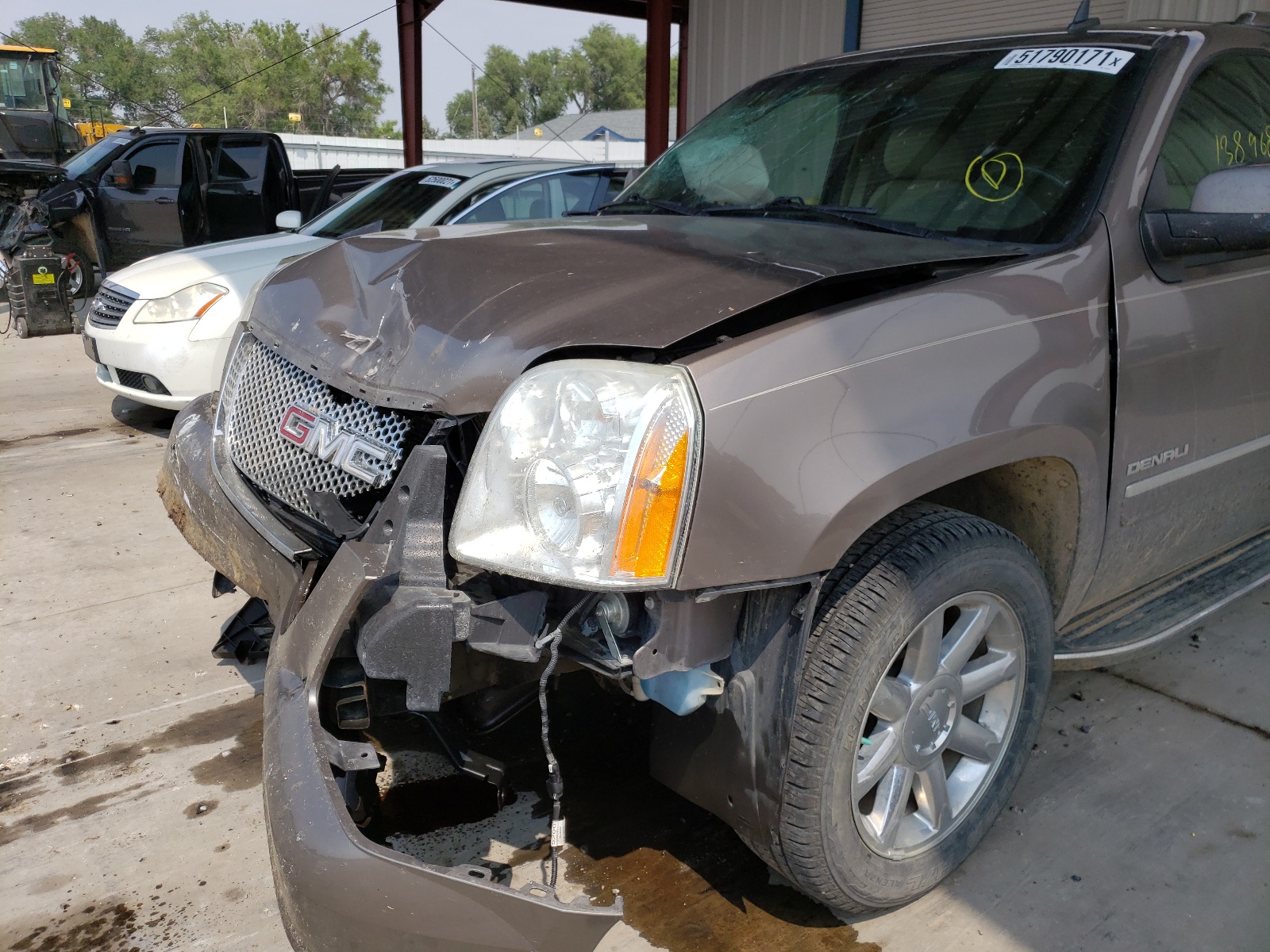 صورة رقم 9 من المزاد - 2011 GMC YUKON DENA مع VIN 1GKS2EEF0BR141473