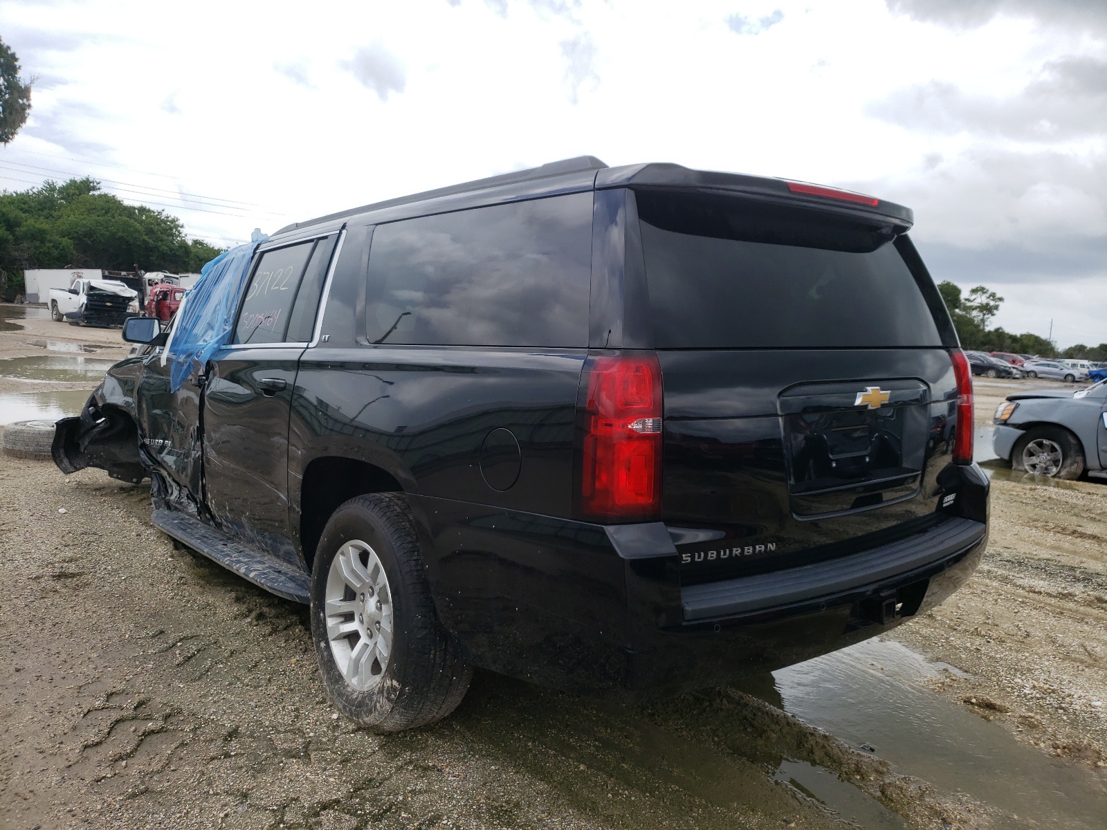 Photo 3 from auction – 2019 CHEVROLET SUBURBAN C with VIN 1GNSCHKC9KR389023
