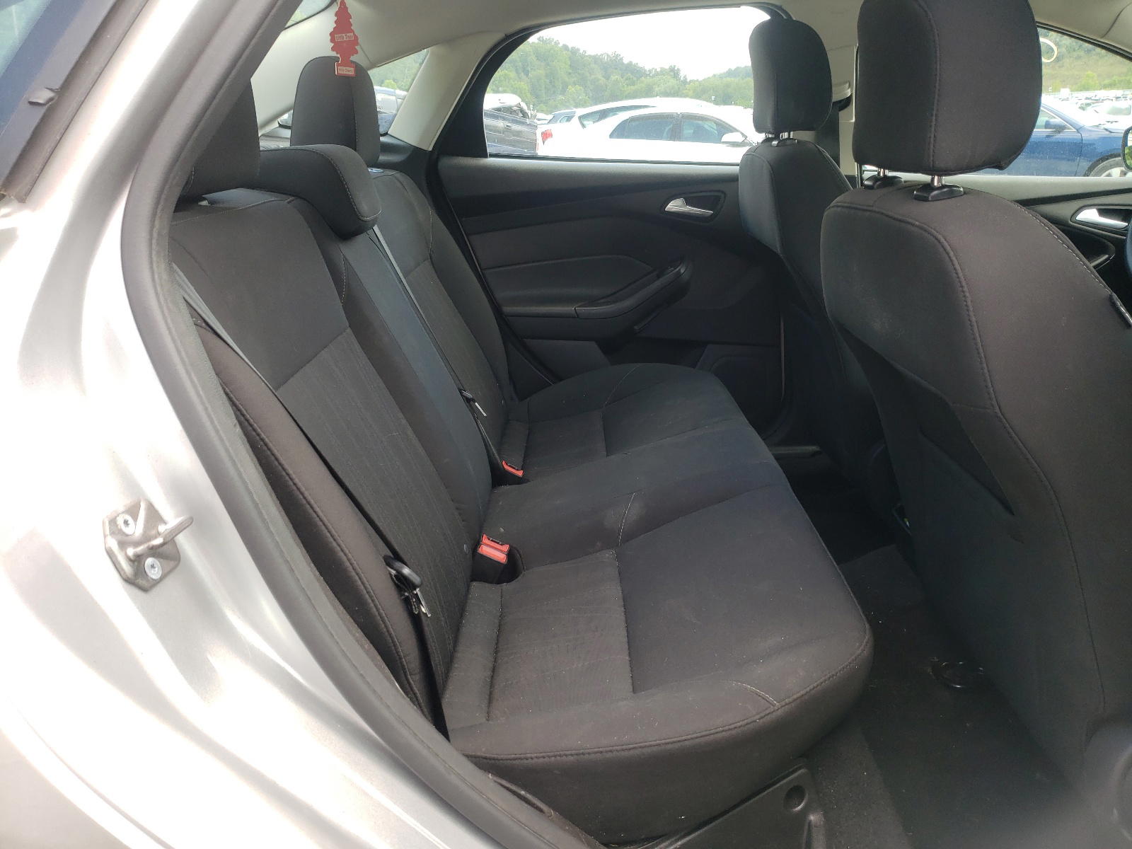 Photo 6 from auction – 2016 FORD FOCUS SE with VIN 1FADP3F29GL364374