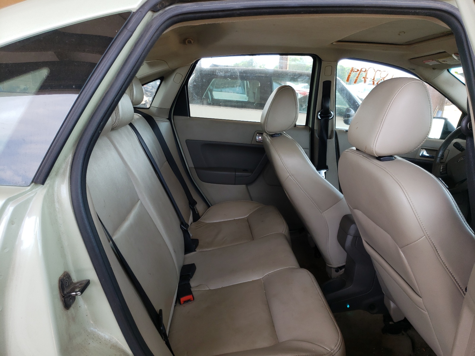 Photo 6 from auction – 2010 FORD FOCUS SEL with VIN 1FAHP3HNXAW216832