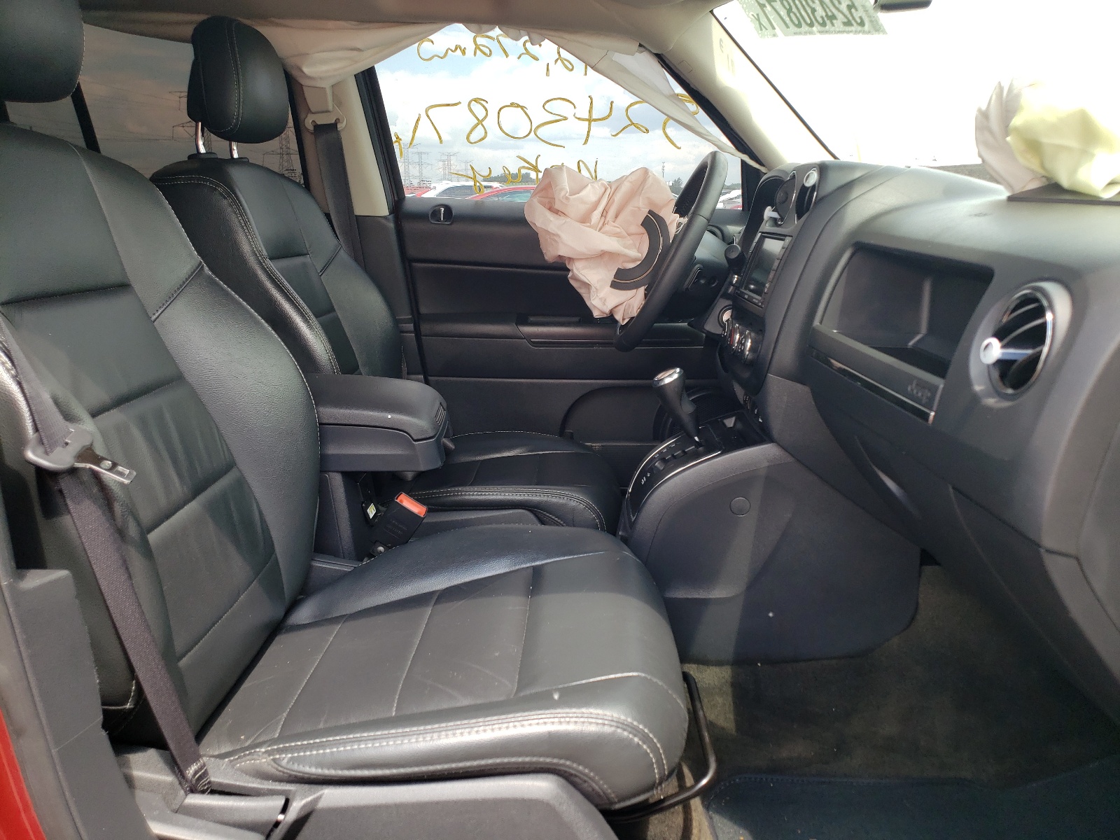 Photo 5 from auction – 2017 JEEP PATRIOT with VIN 1C4NJPFA3HD136767