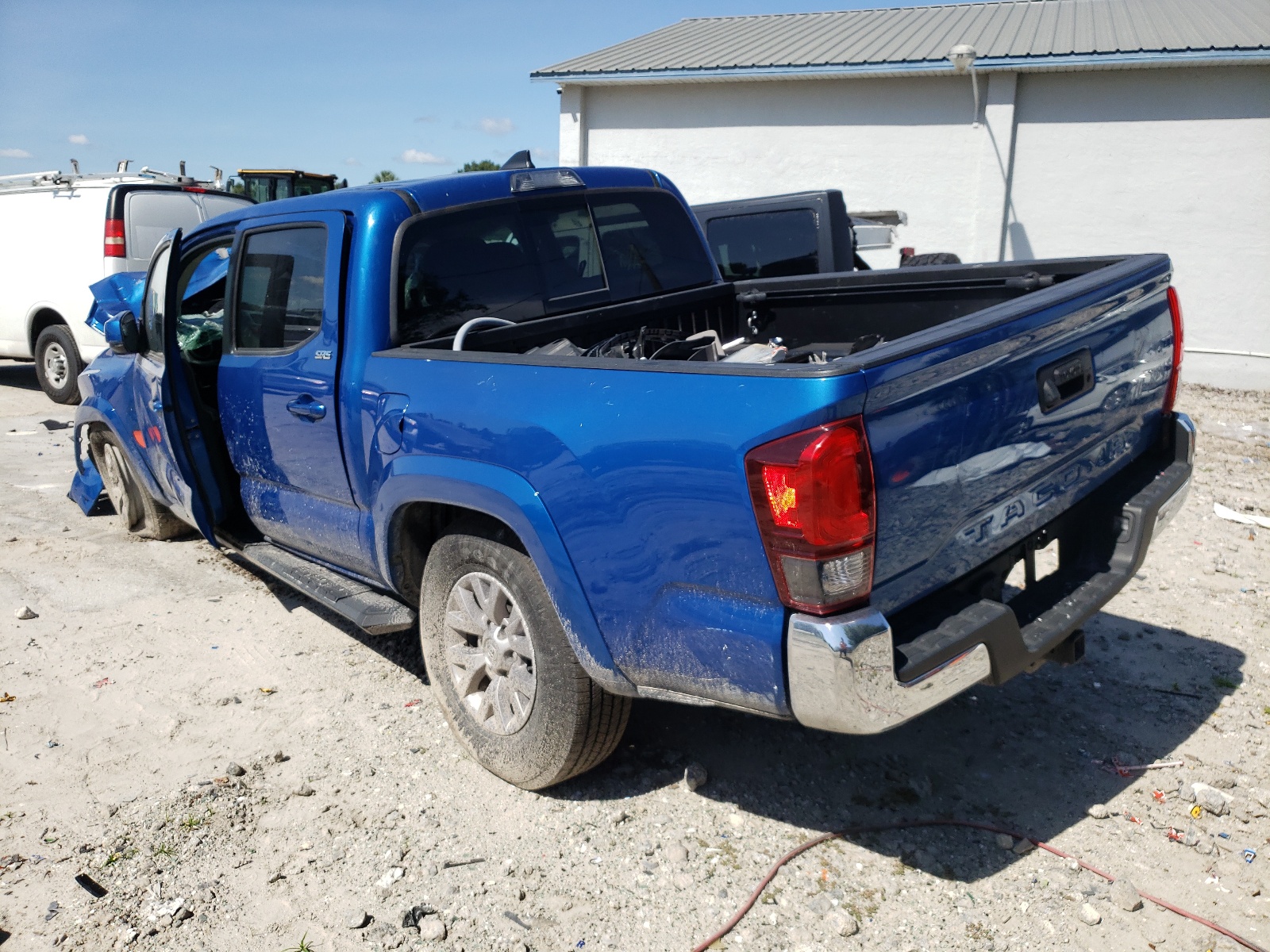 Photo 3 from auction – 2018 TOYOTA TACOMA DOU with VIN 3TMAZ5CN9JM059271