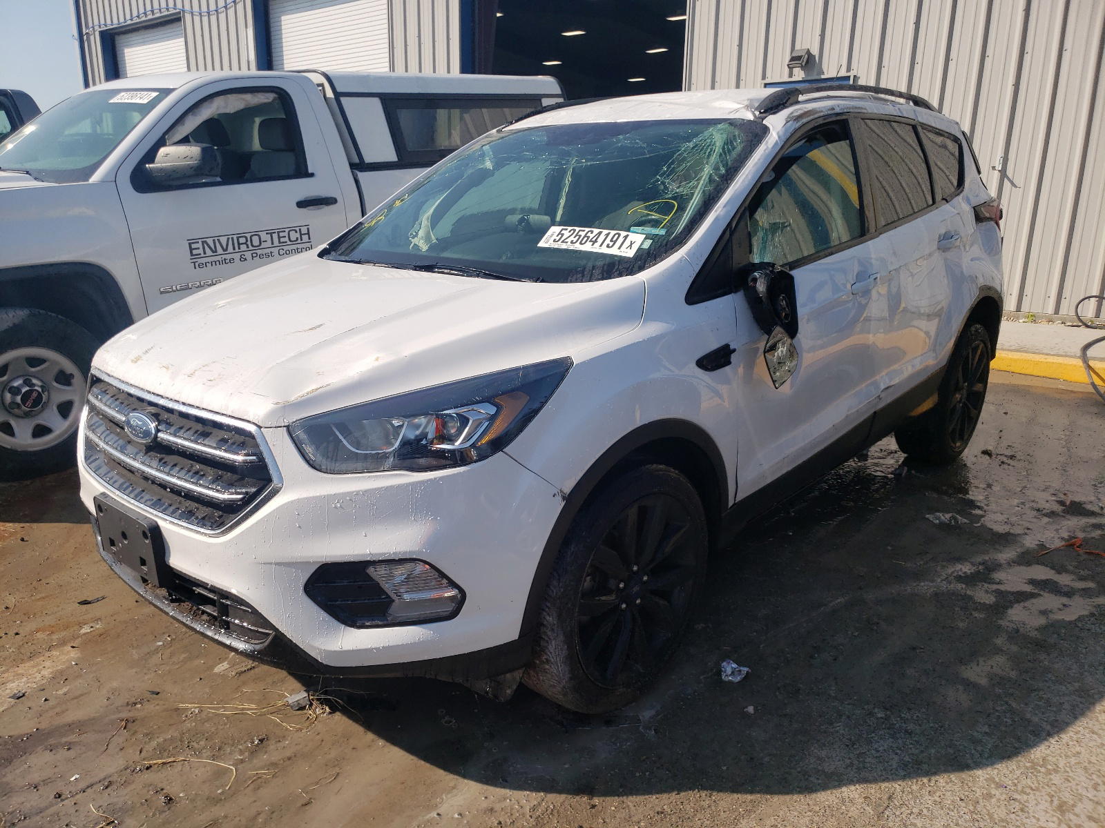 Photo 2 from auction – 2017 FORD ESCAPE SE with VIN 1FMCU0GD2HUC23912