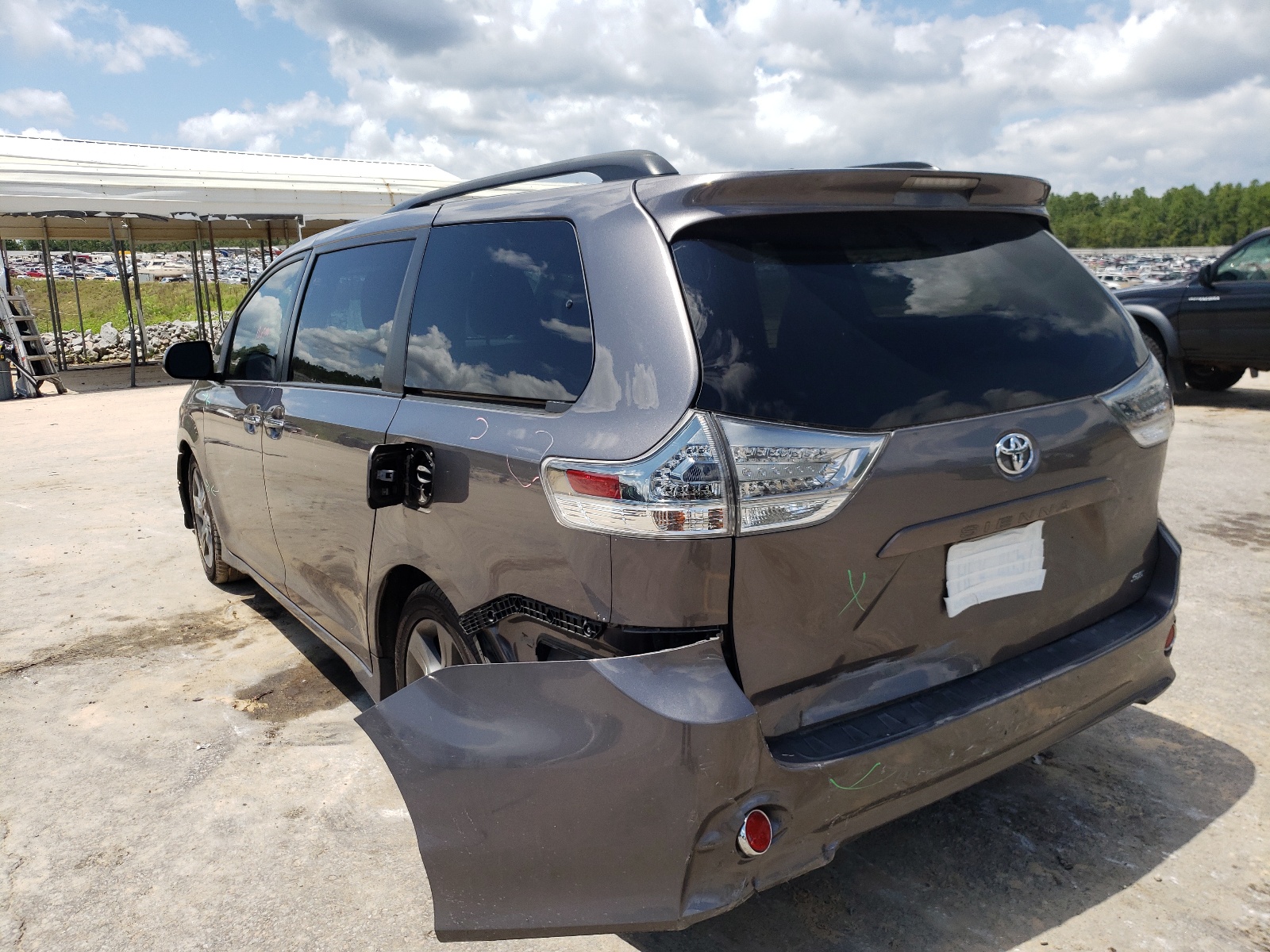 Photo 3 from auction – 2016 TOYOTA SIENNA SE with VIN 5TDXK3DC9GS762541