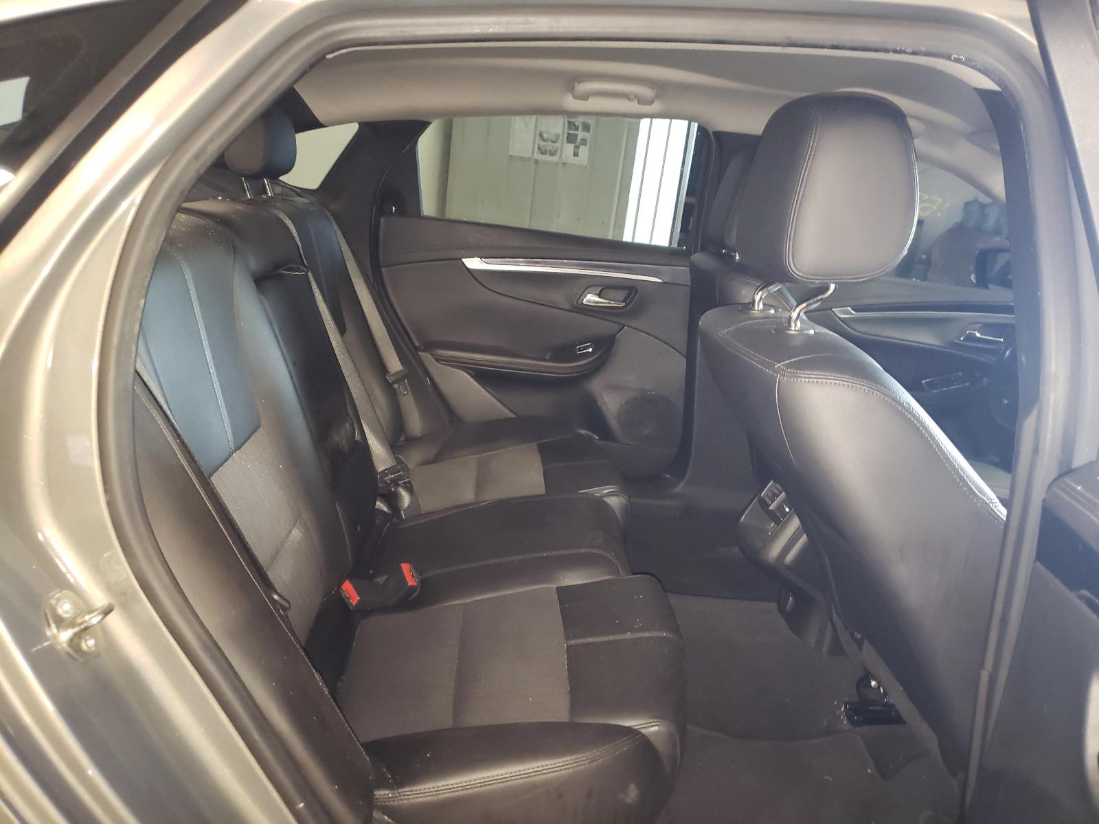 Photo 6 from auction – 2017 CHEVROLET IMPALA LT with VIN 2G1105SA2H9175304
