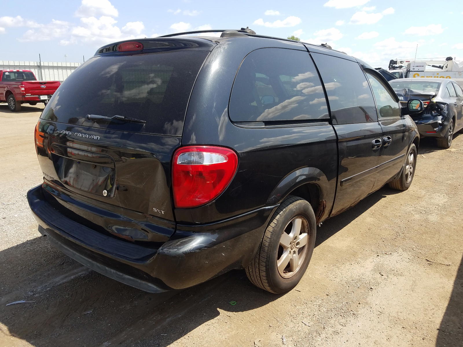Photo 4 from auction – 2005 DODGE GRAND CARA with VIN 2D4GP44L65R112209