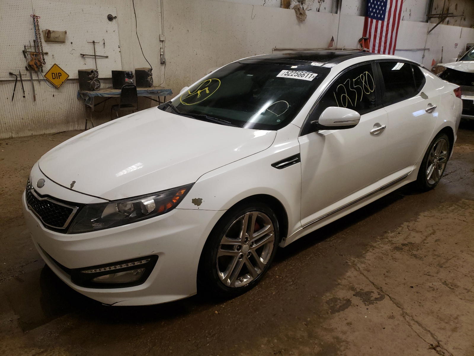 Photo 2 from auction – 2013 KIA OPTIMA SX with VIN 5XXGR4A63DG165785