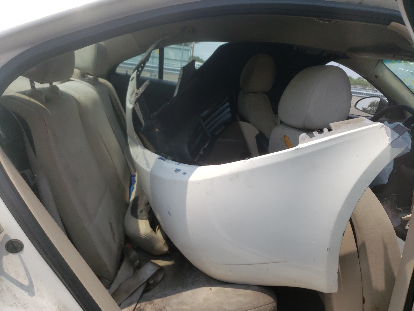 Photo 6 from auction – 2006 PONTIAC G6 SE with VIN 1G2ZF55B364285103