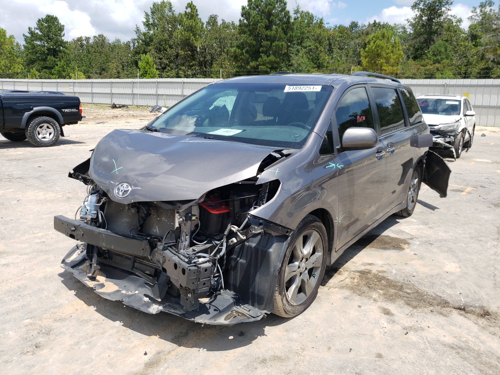 Photo 2 from auction – 2016 TOYOTA SIENNA SE with VIN 5TDXK3DC9GS762541