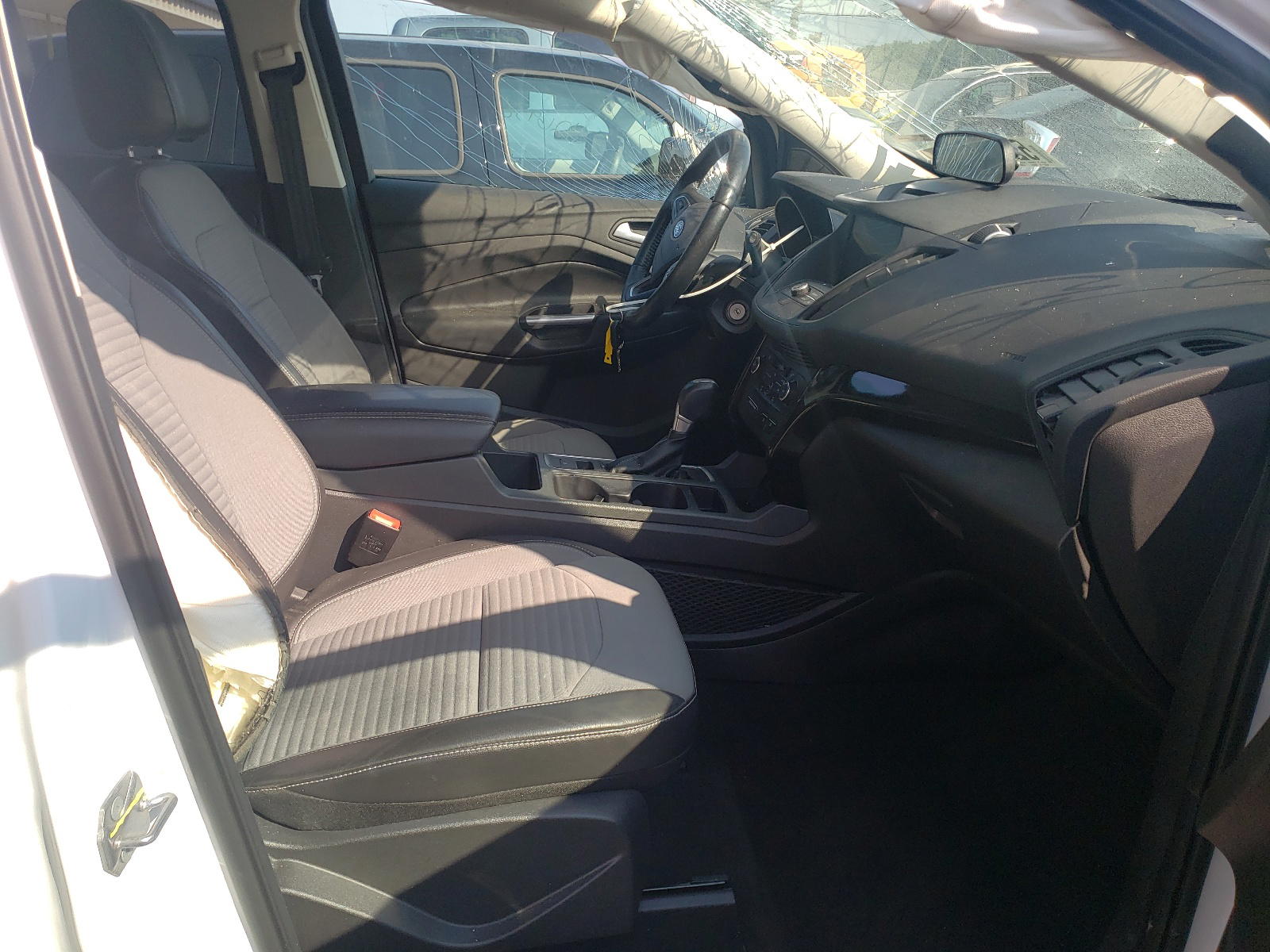 Photo 5 from auction – 2017 FORD ESCAPE SE with VIN 1FMCU0GD2HUC23912