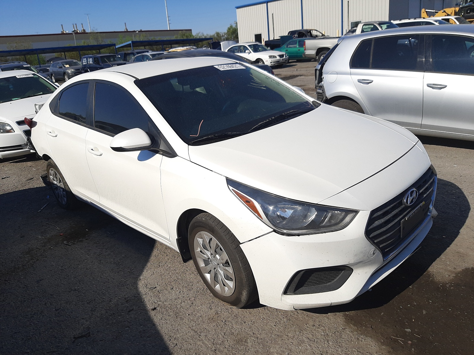 HYUNDAI ACCENT SE 2018 with VIN 3KPC24A33JE025667 - Photo from auction