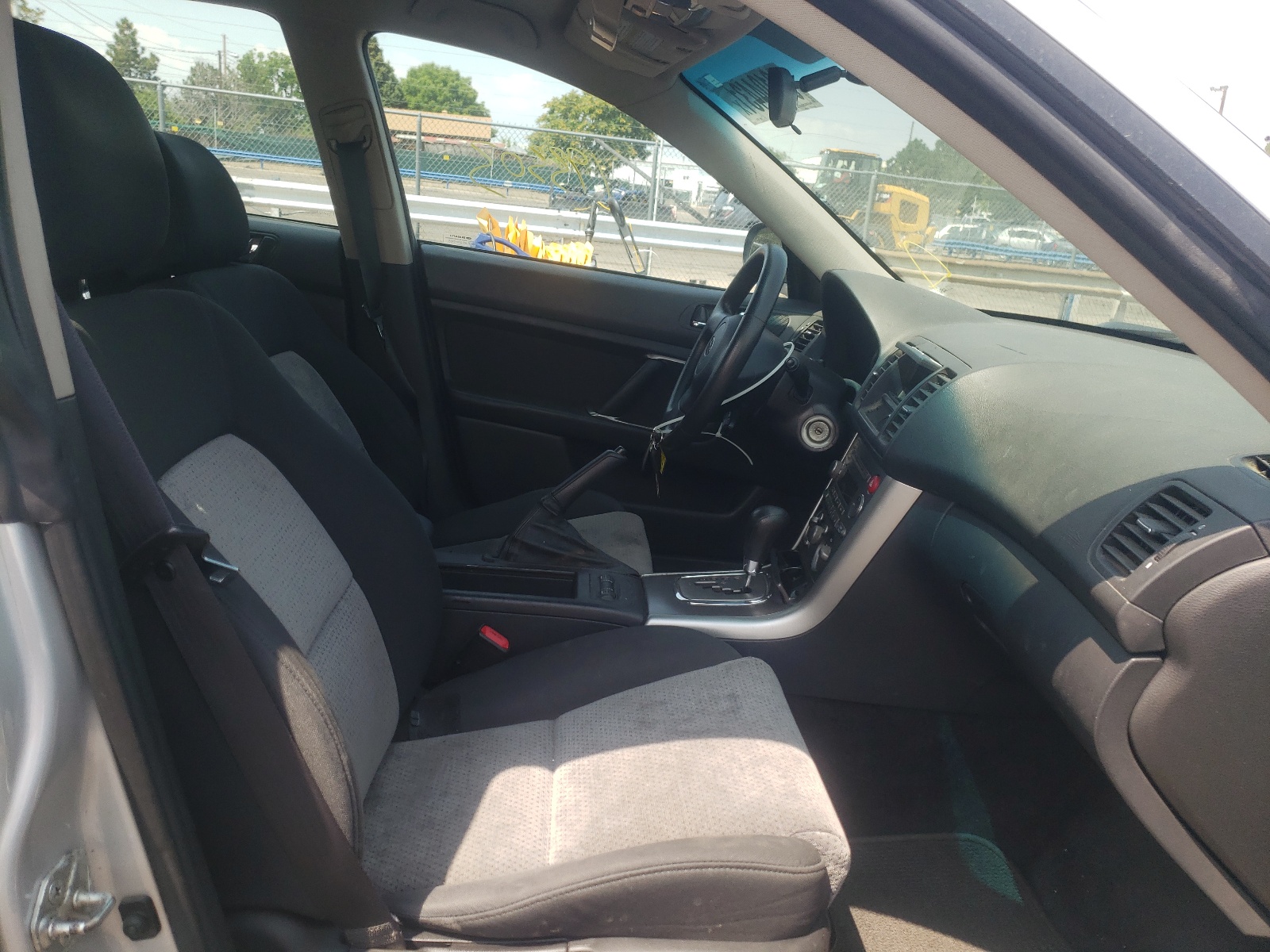 Photo 5 from auction – 2005 SUBARU LEGACY OUT with VIN 4S4BP61C257369985