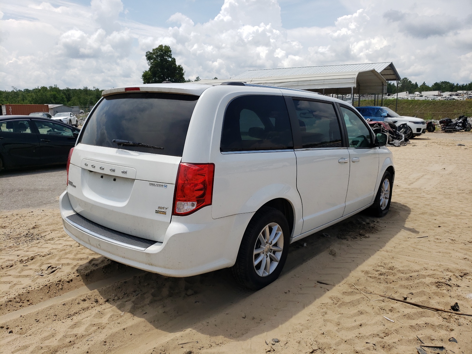 Photo 4 from auction – 2018 DODGE GRAND CARA with VIN 2C4RDGCG0JR238810